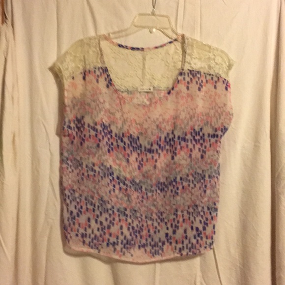 Cedar Tree L lace shirt - Picture 1 of 3